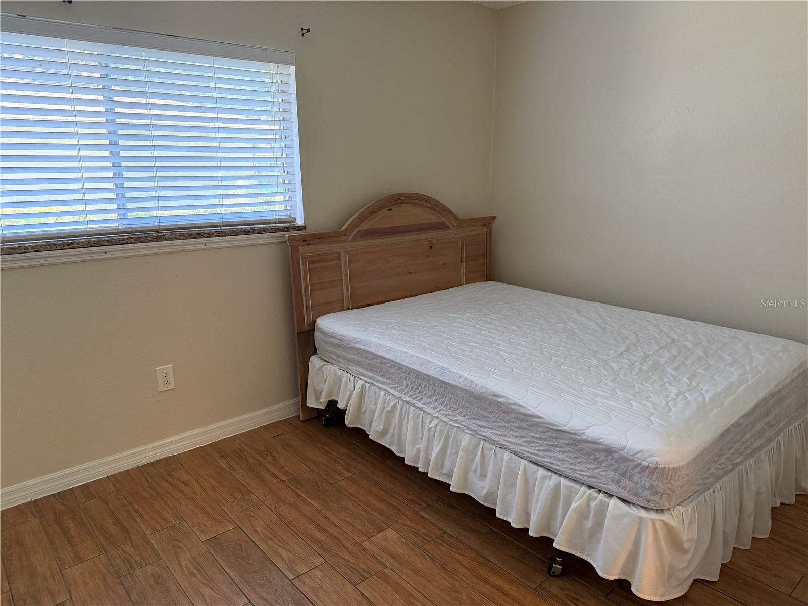 Image 8 of 9 For 1831 Bough Avenue 1