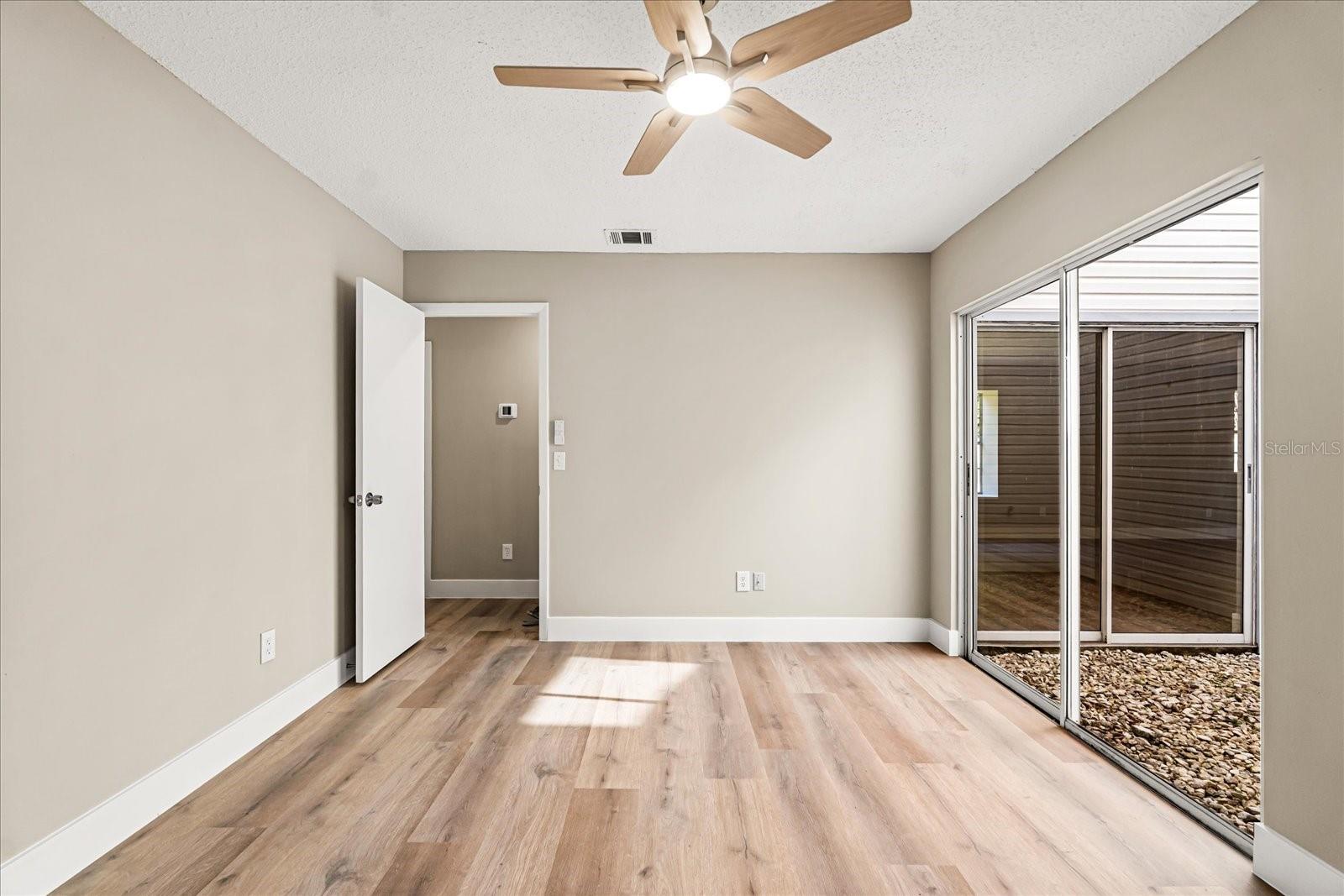 Image 18 of 27 For 975 Malden Court