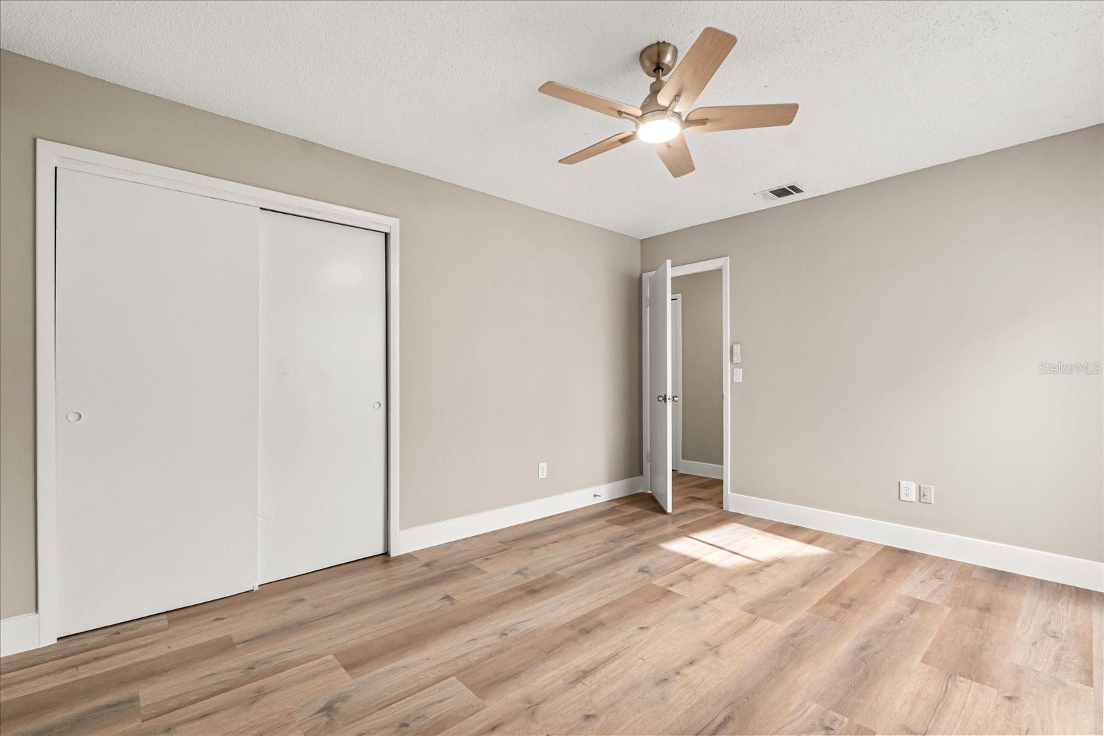 Image 19 of 27 For 975 Malden Court