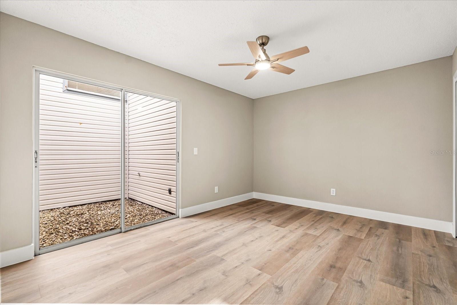 Image 20 of 27 For 975 Malden Court