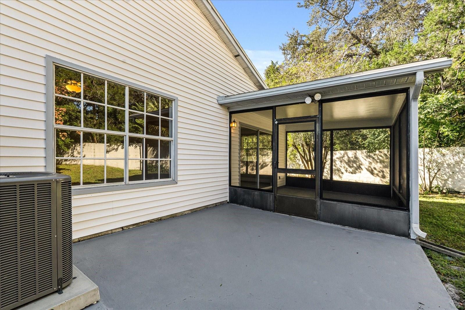 Image 24 of 27 For 975 Malden Court