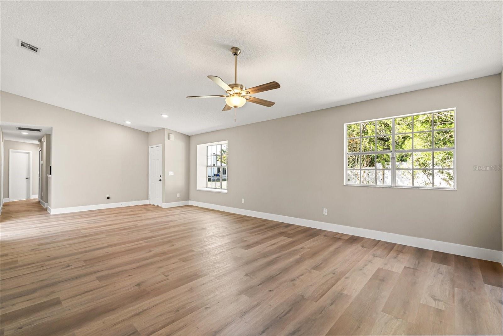 Image 5 of 27 For 975 Malden Court