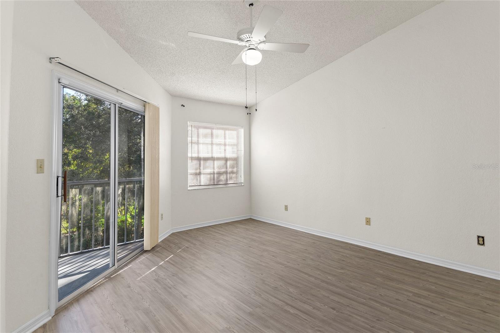 Image 19 of 40 For 3996 Radley Court 3996