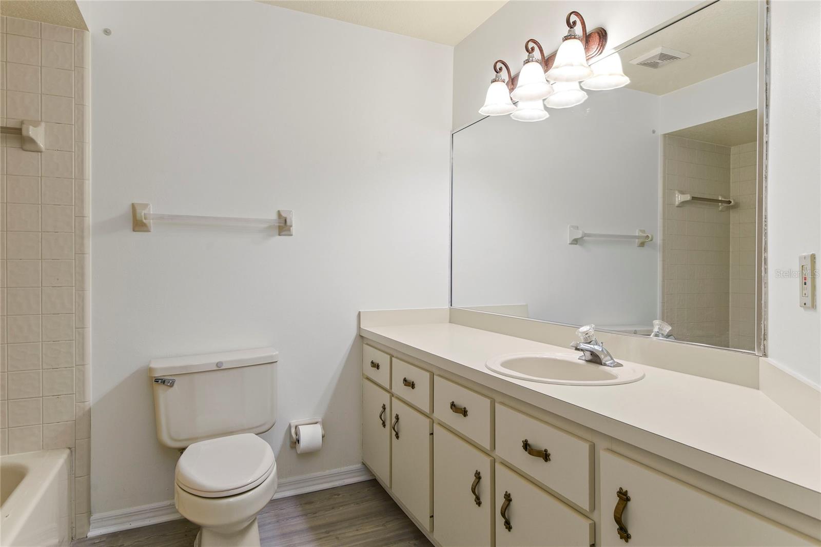 Image 27 of 40 For 3996 Radley Court 3996