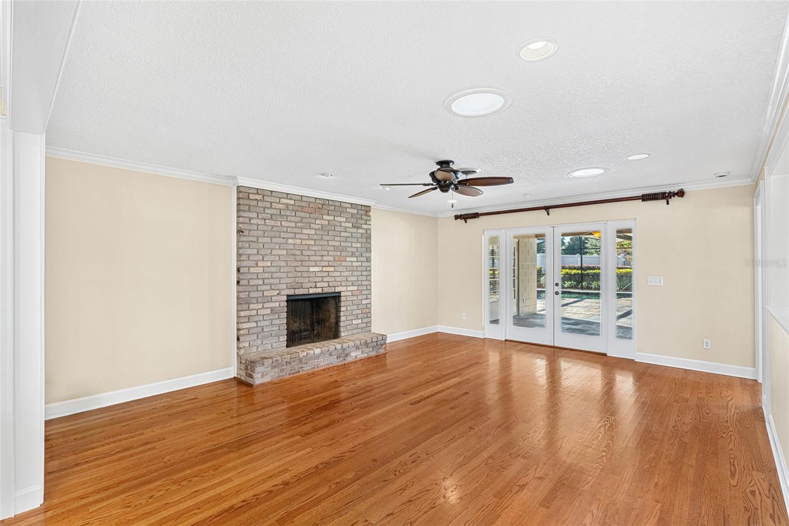 Image 12 of 55 For 1421 Sunnyside Drive