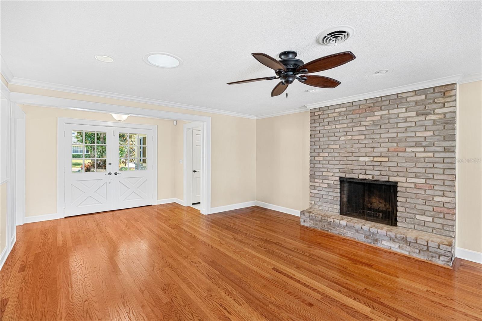 Image 14 of 55 For 1421 Sunnyside Drive