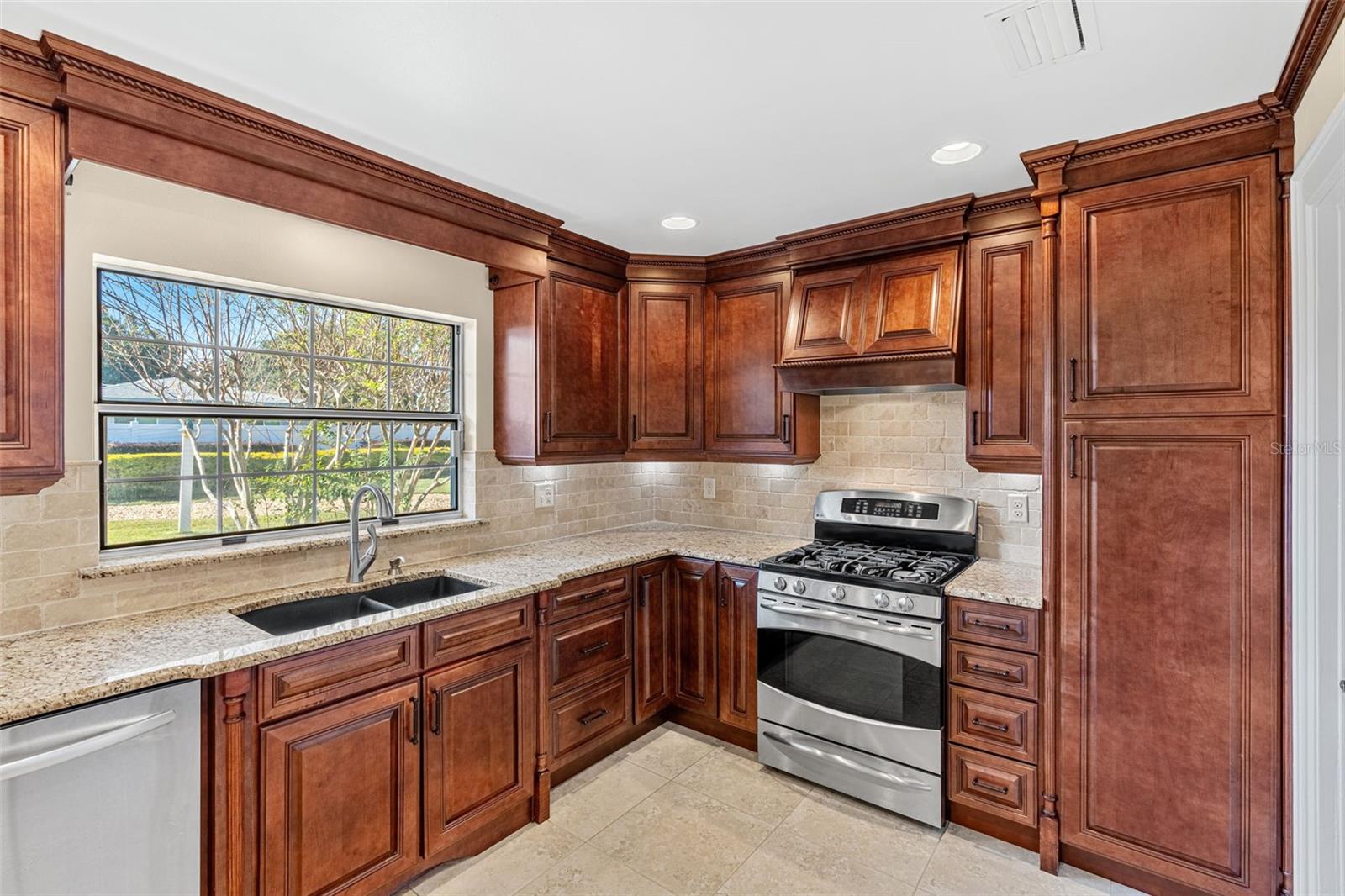 Image 18 of 55 For 1421 Sunnyside Drive