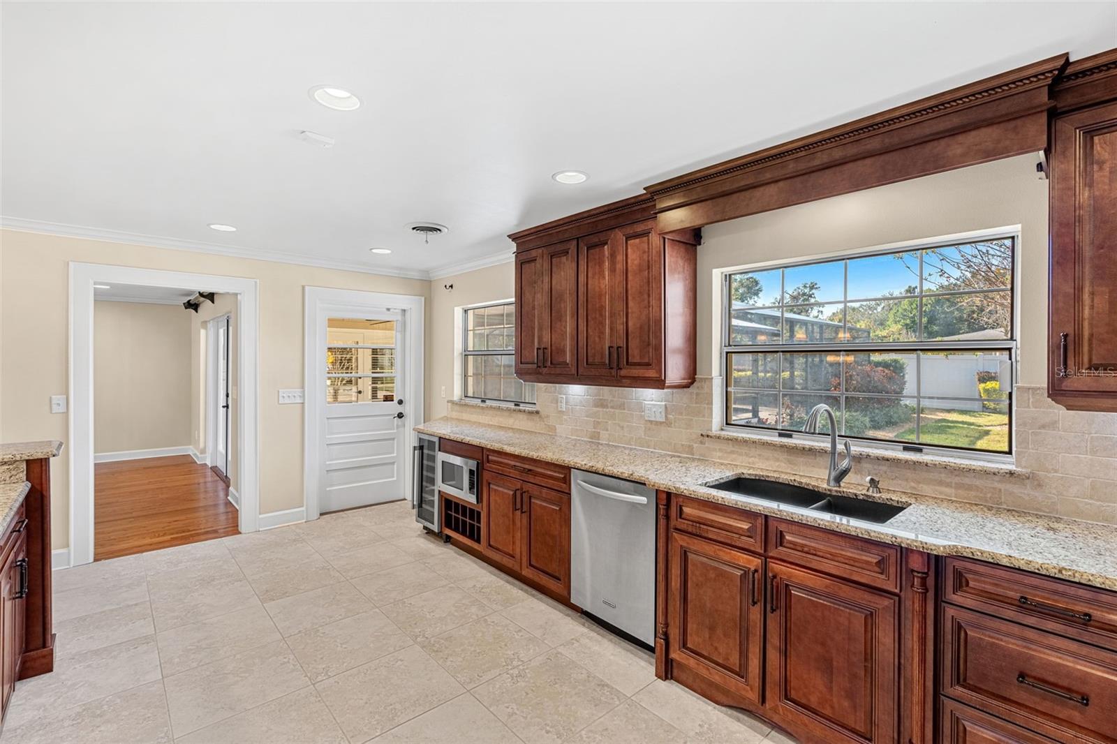 Image 19 of 55 For 1421 Sunnyside Drive