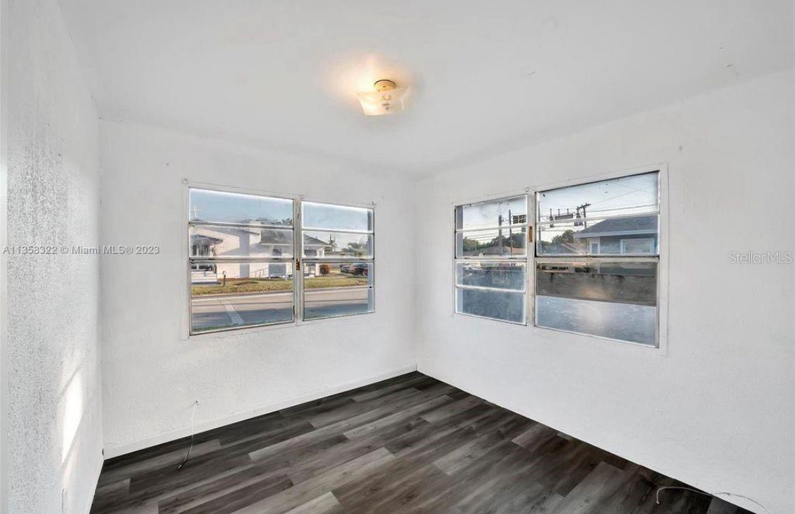 Image 12 of 14 For 1001 16th Court