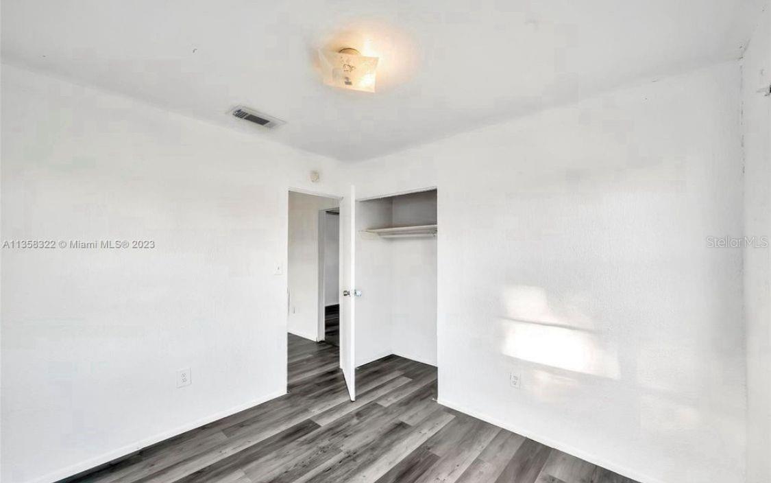 Image 4 of 14 For 1001 16th Court