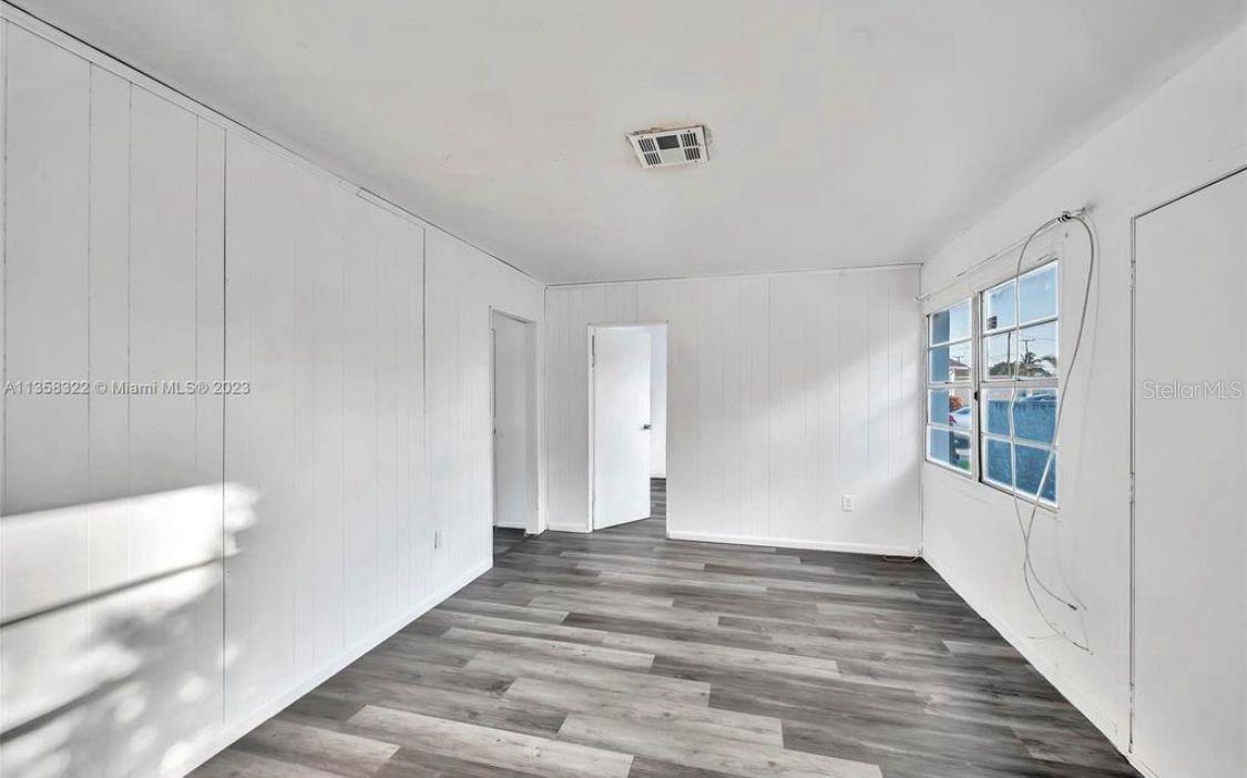 Image 7 of 14 For 1001 16th Court