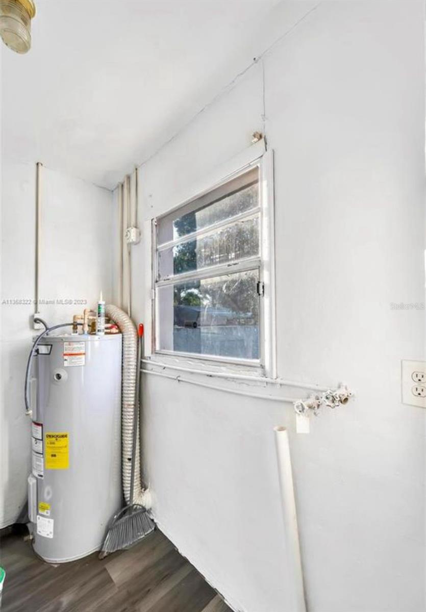 Image 9 of 14 For 1001 16th Court