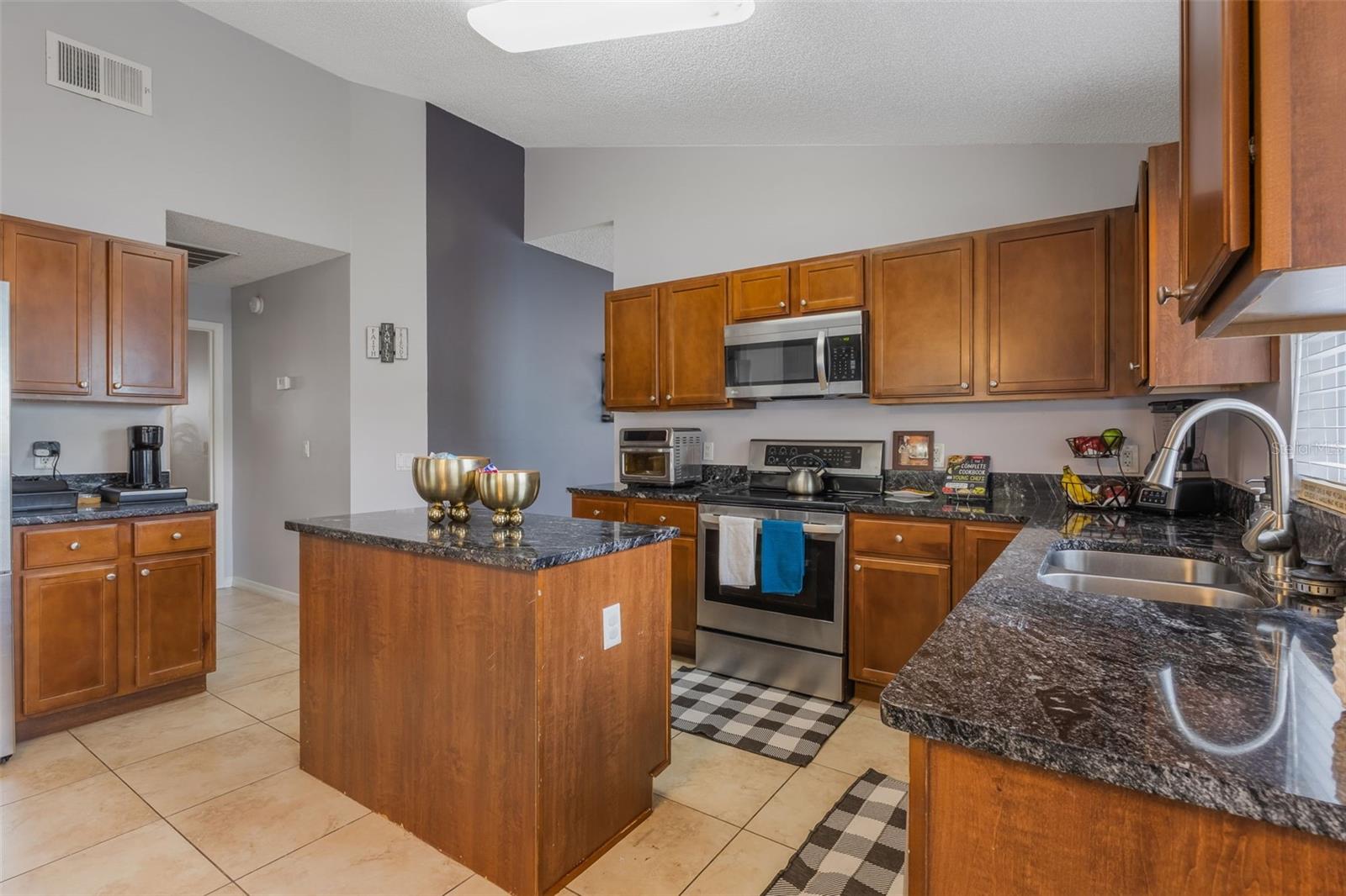 Image 6 of 14 For 2083 Arbor Way Street