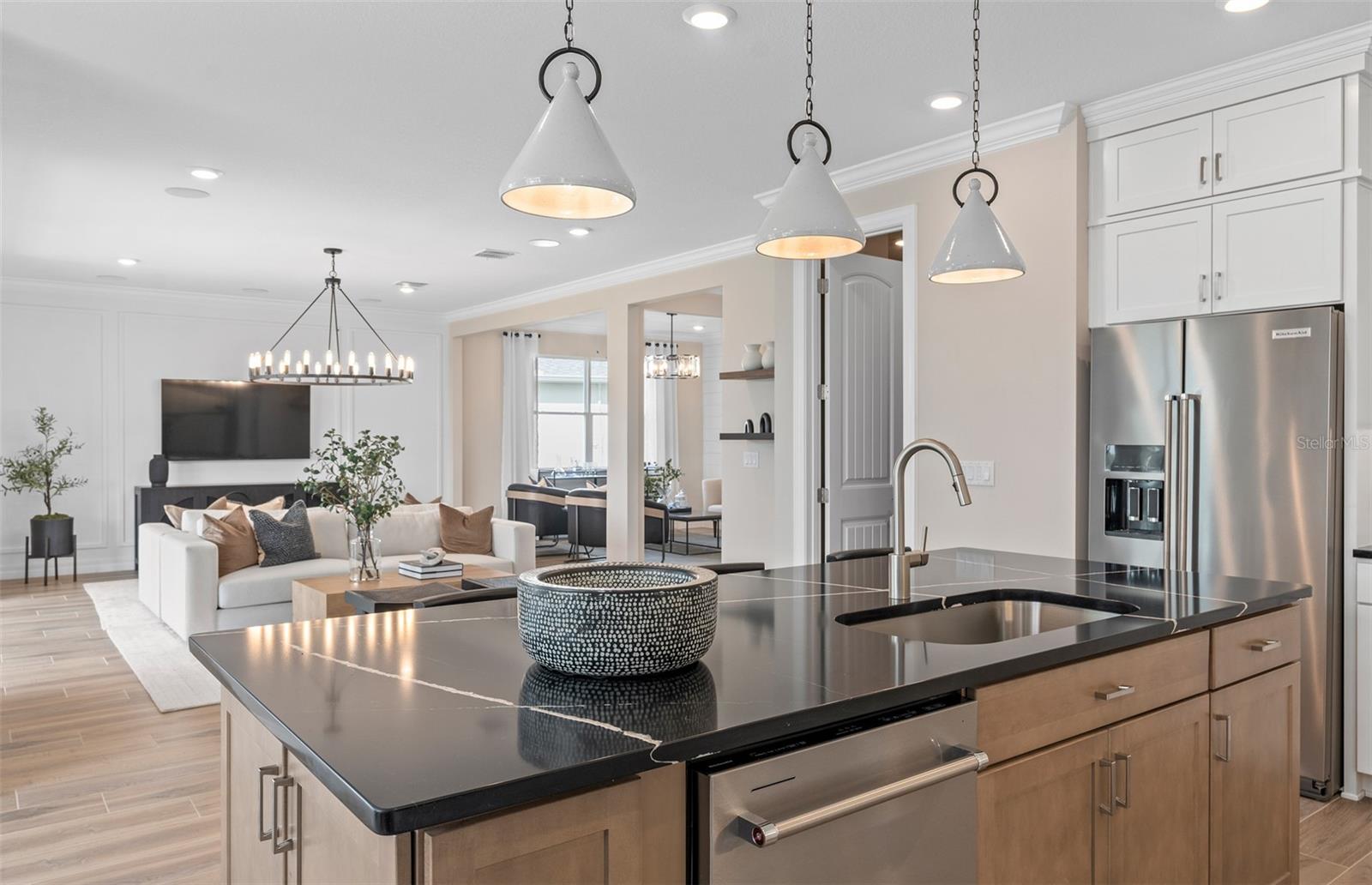 Image 21 of 42 For 16462 Lone Oak Circle