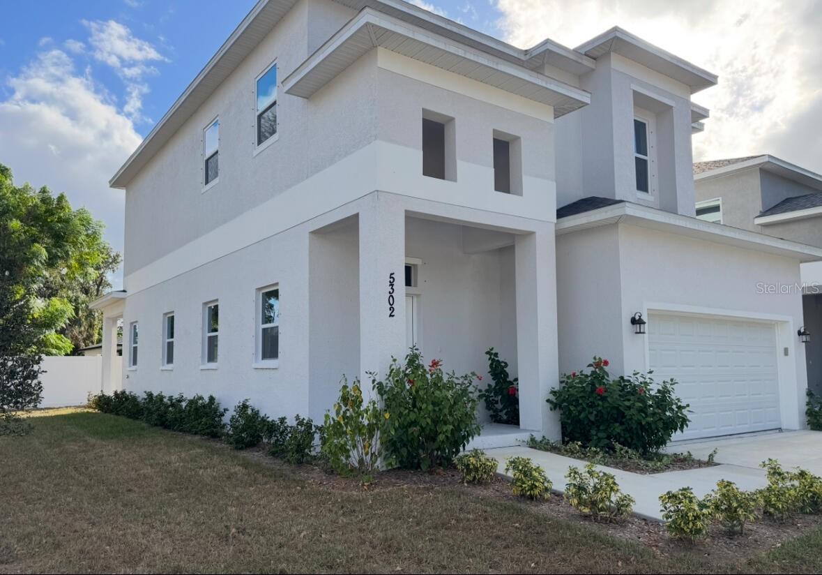 Listing photo id 0 for 5302 76th Avenue N