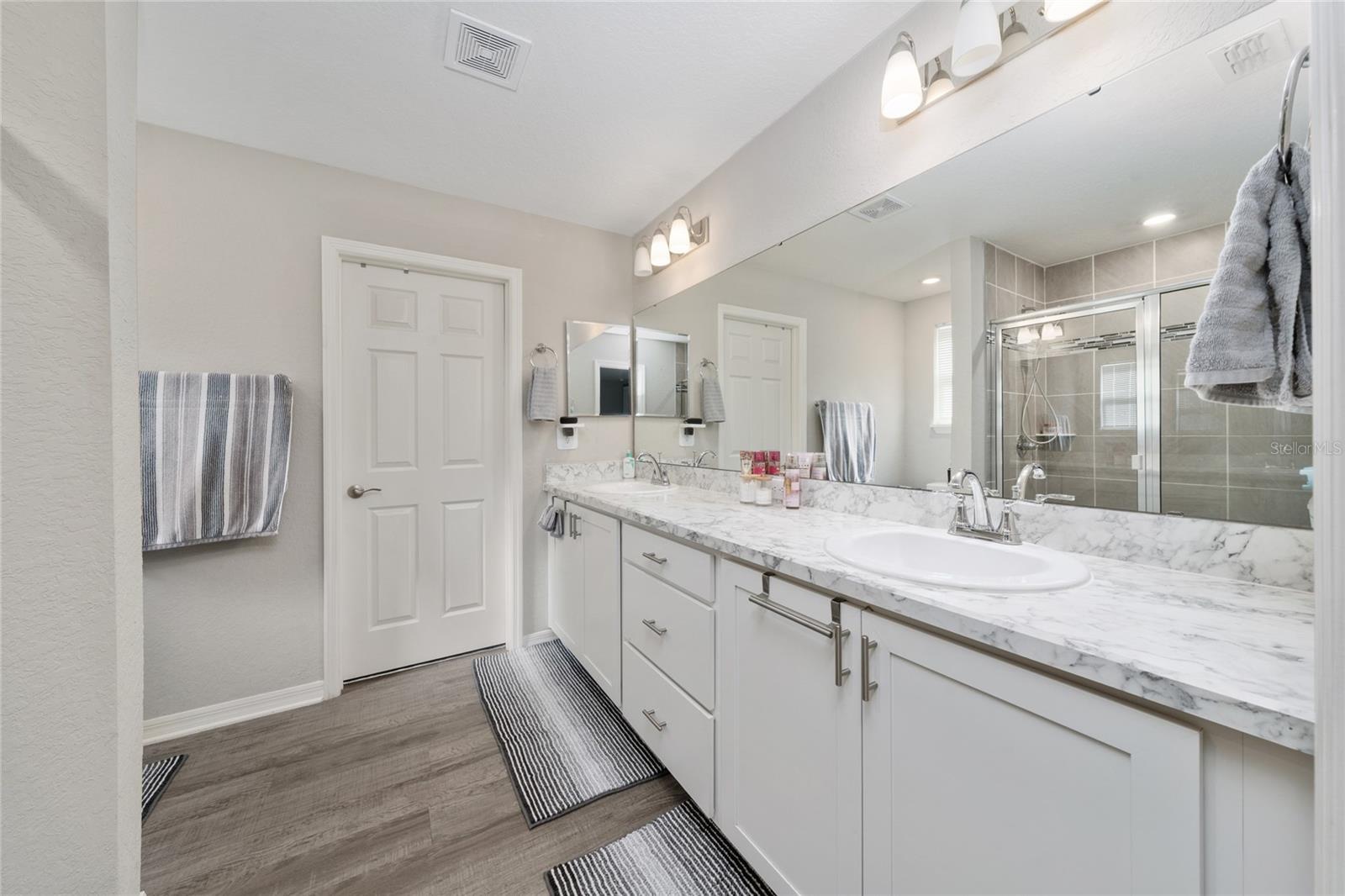 Image 20 of 34 For 419 Lily Lane