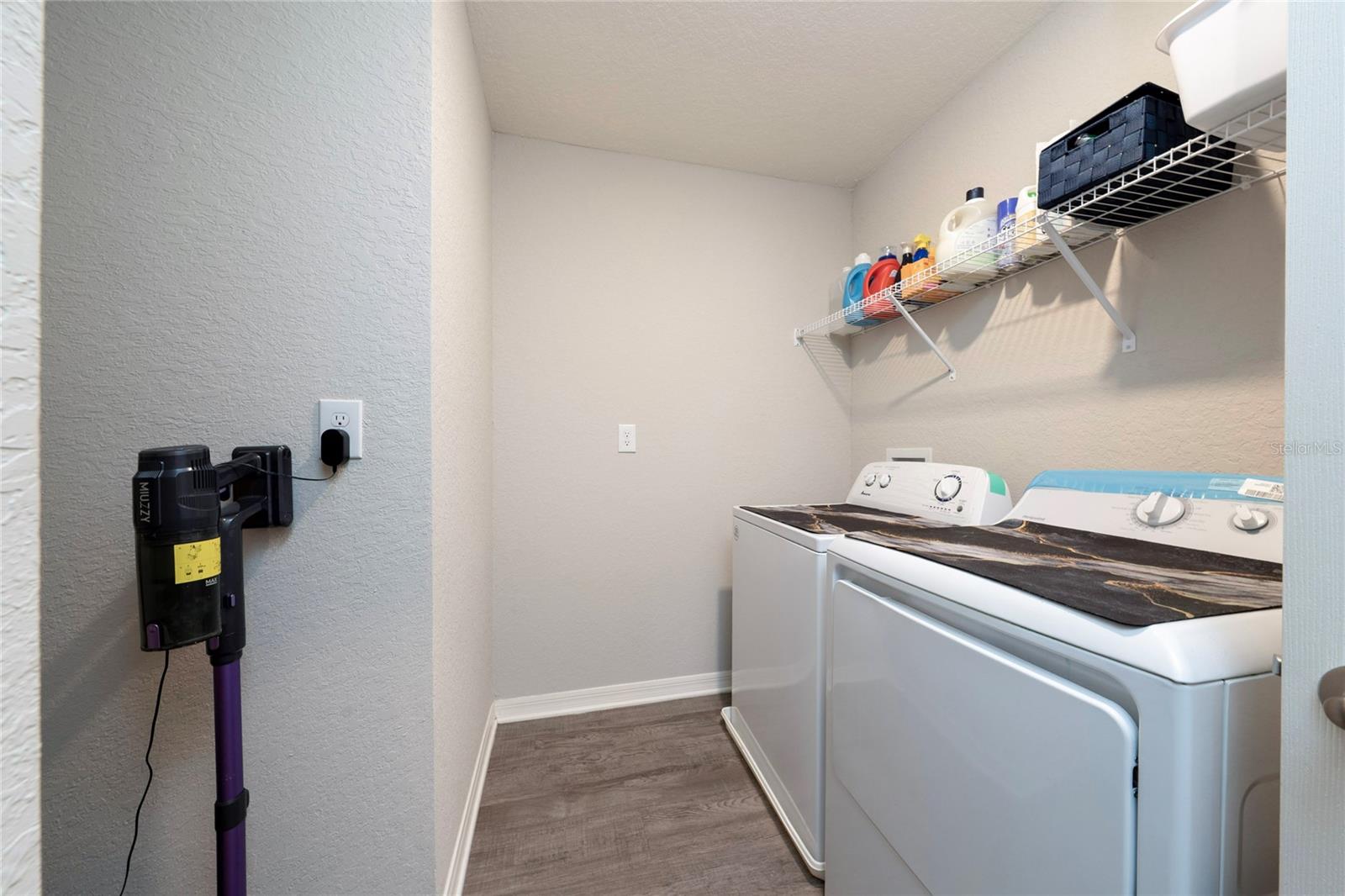 Image 29 of 34 For 419 Lily Lane