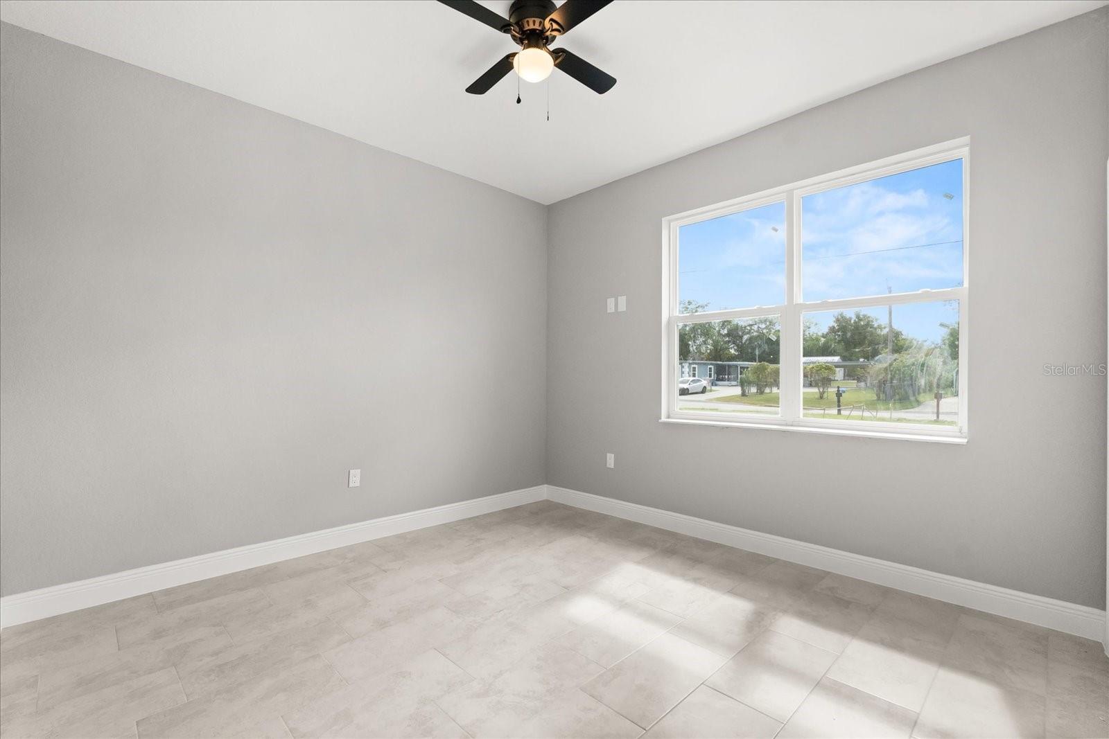 Image 11 of 13 For 1406 Lowry Avenue E