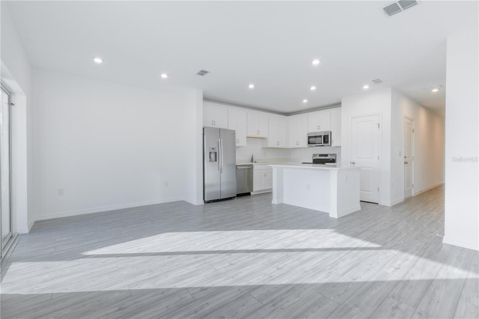 Image 6 of 31 For 3328 Thicket Street