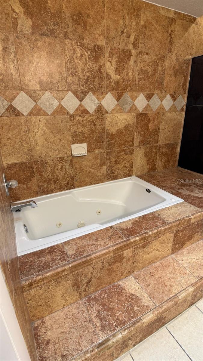 Image 21 of 28 For 211 Caribbean Drive