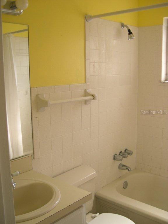 Image 10 of 12 For 220 Golden Days Drive