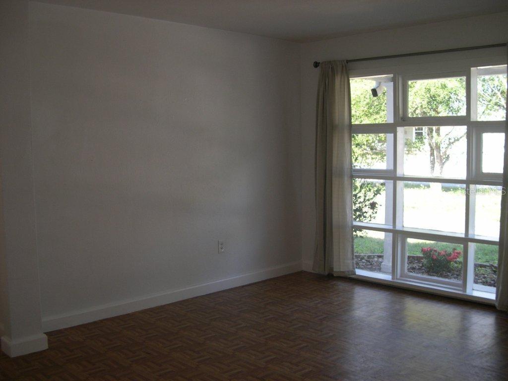 Image 5 of 12 For 220 Golden Days Drive