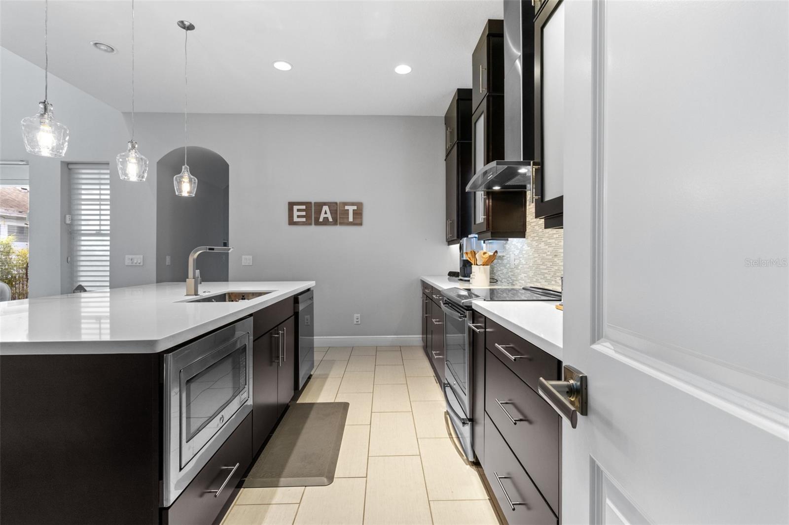 Image 5 of 58 For 13612 Lessing Avenue