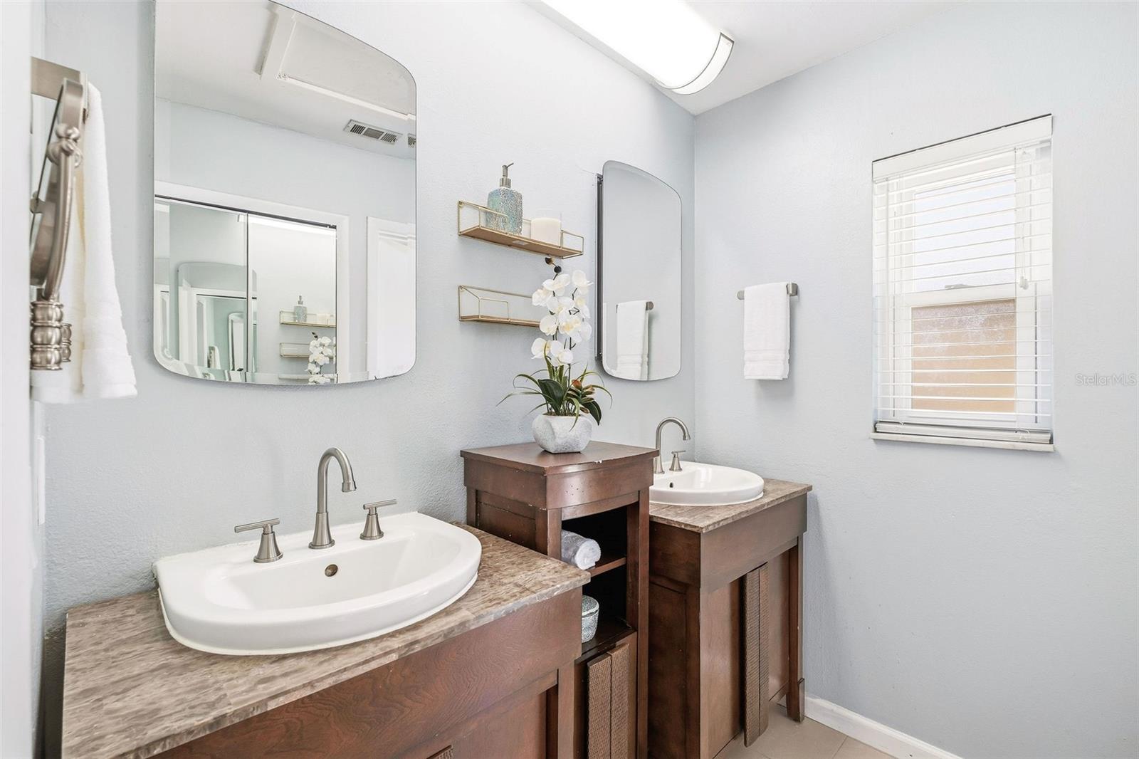 Image 12 of 30 For 5037 Nadine Street