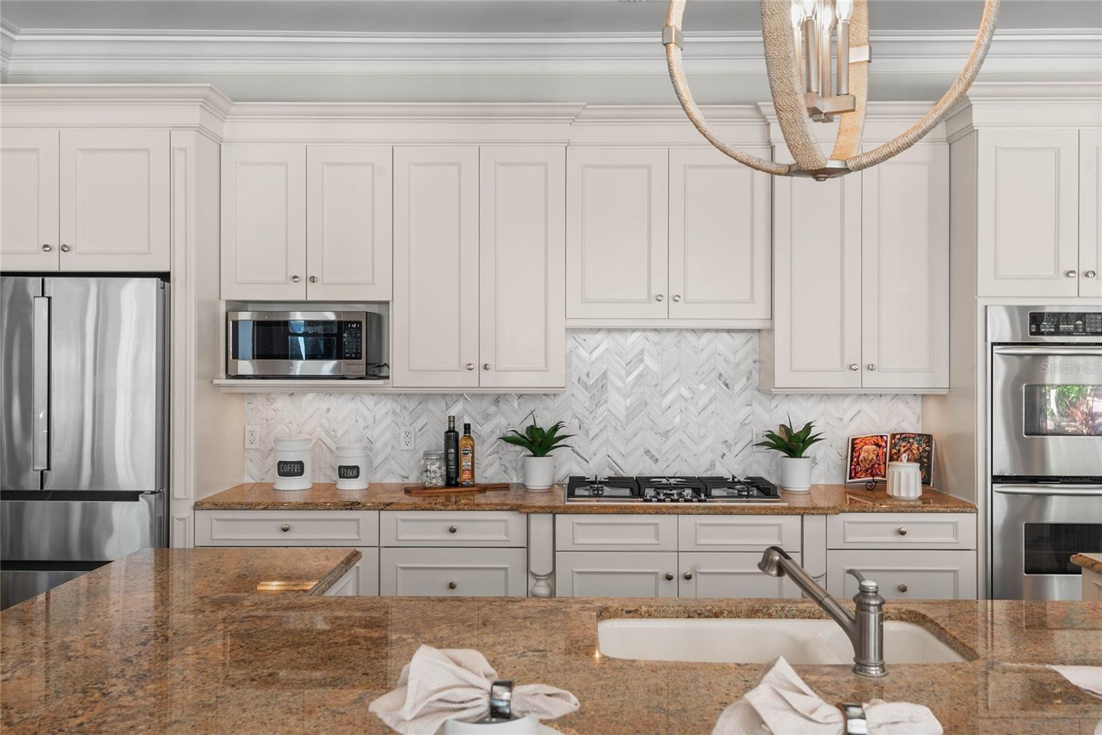 Image 11 of 78 For 1860 Summerland Avenue