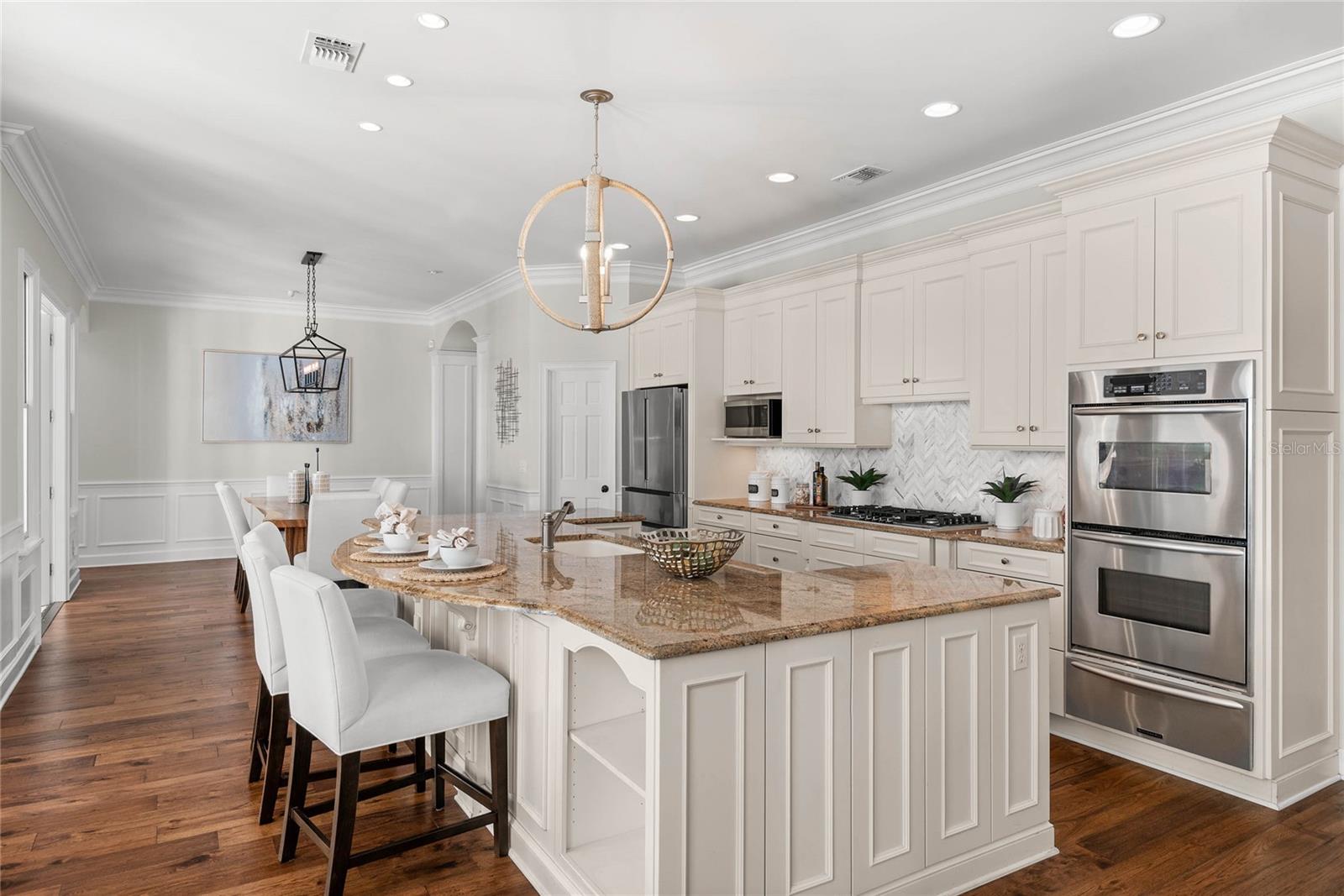 Image 12 of 78 For 1860 Summerland Avenue