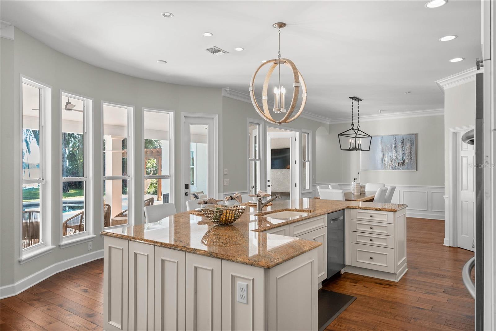 Image 13 of 78 For 1860 Summerland Avenue