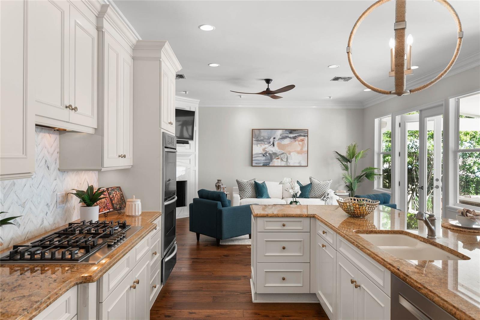 Image 14 of 78 For 1860 Summerland Avenue