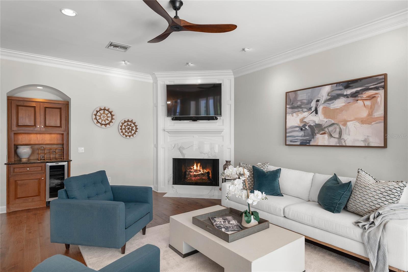 Image 16 of 78 For 1860 Summerland Avenue