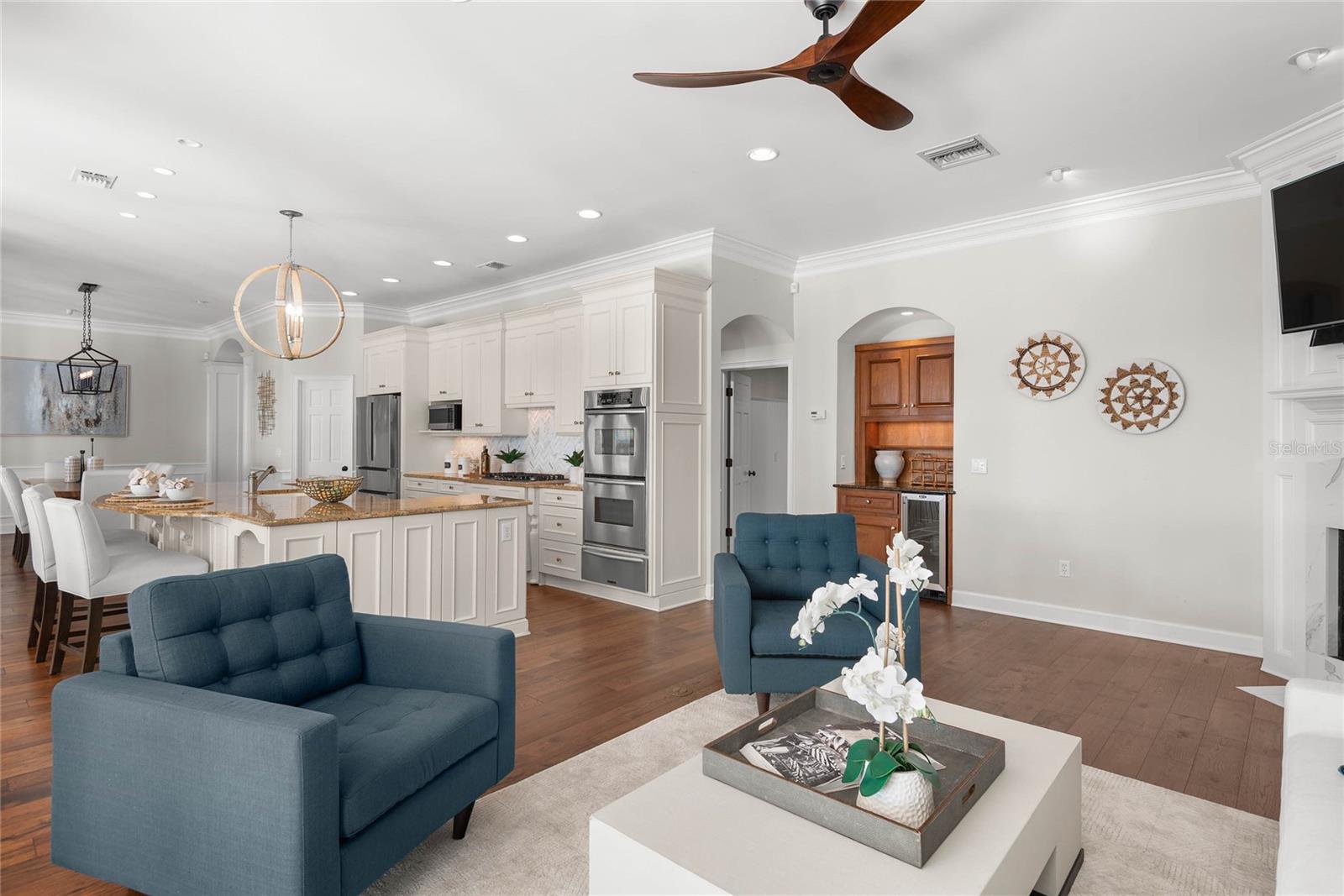 Image 17 of 78 For 1860 Summerland Avenue