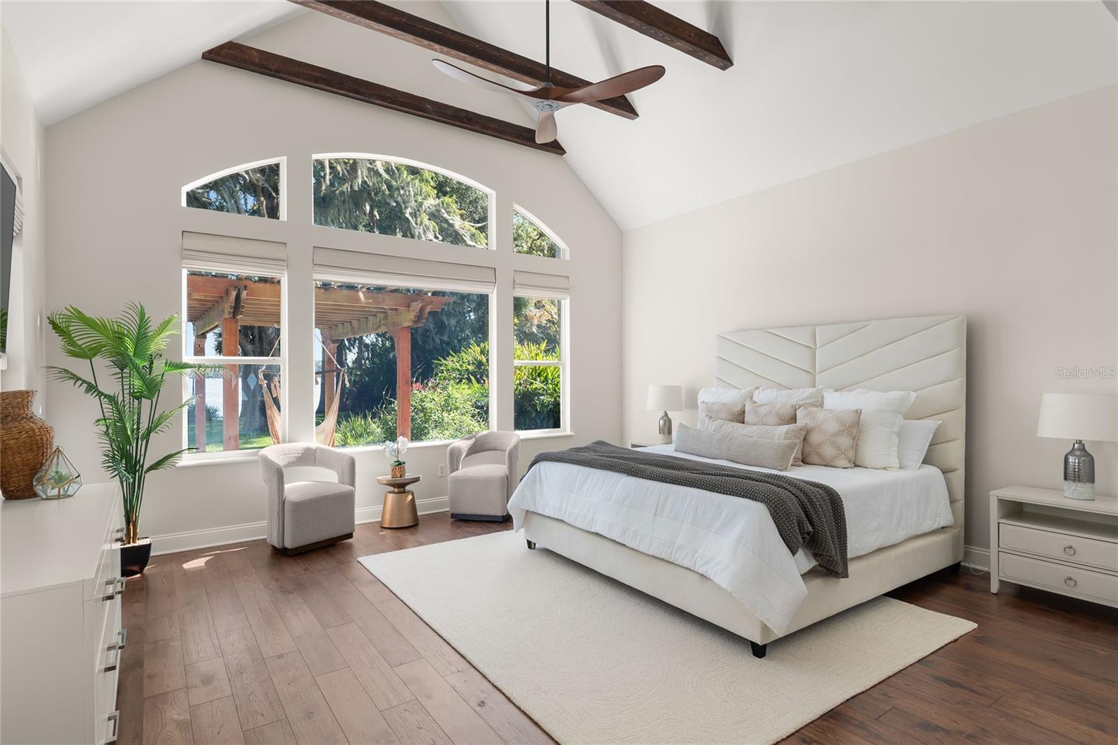 Image 19 of 78 For 1860 Summerland Avenue