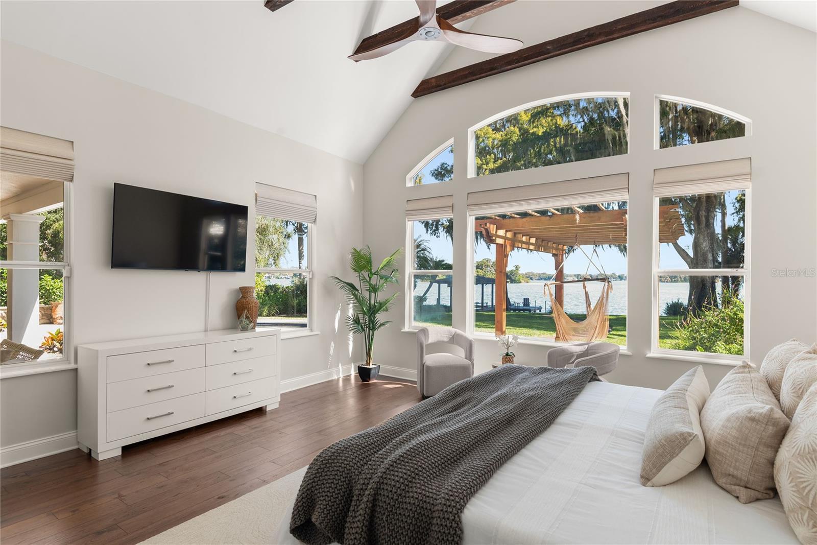 Image 21 of 78 For 1860 Summerland Avenue