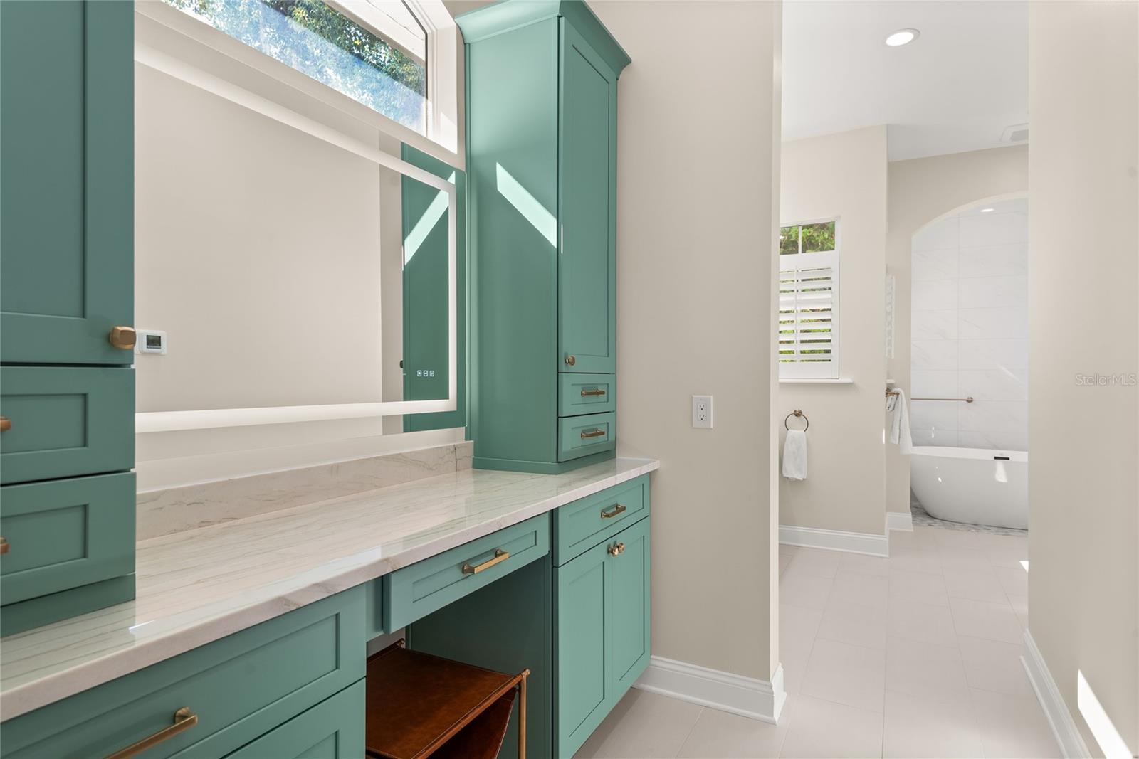 Image 23 of 78 For 1860 Summerland Avenue