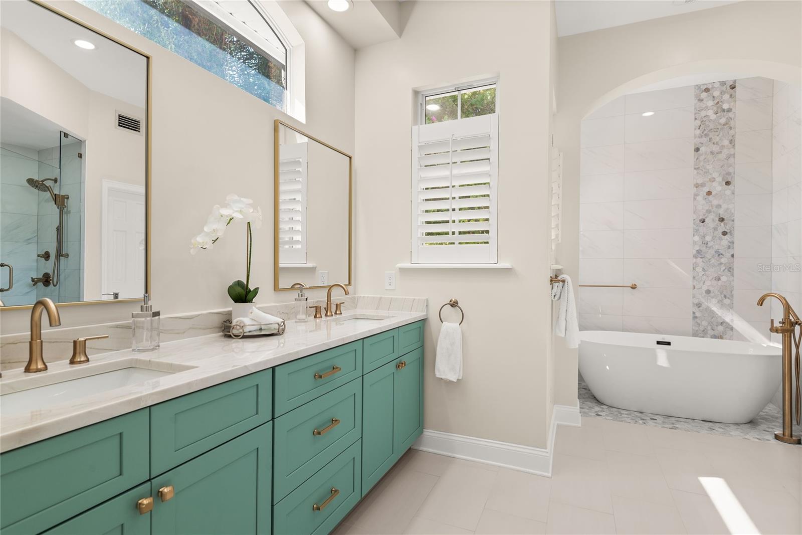 Image 24 of 78 For 1860 Summerland Avenue