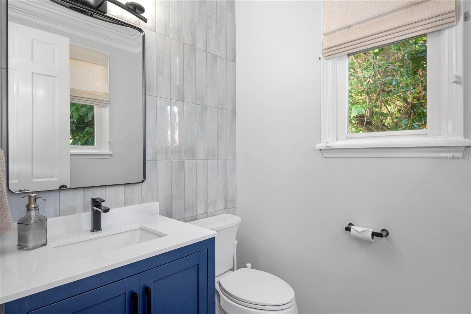 Image 27 of 78 For 1860 Summerland Avenue