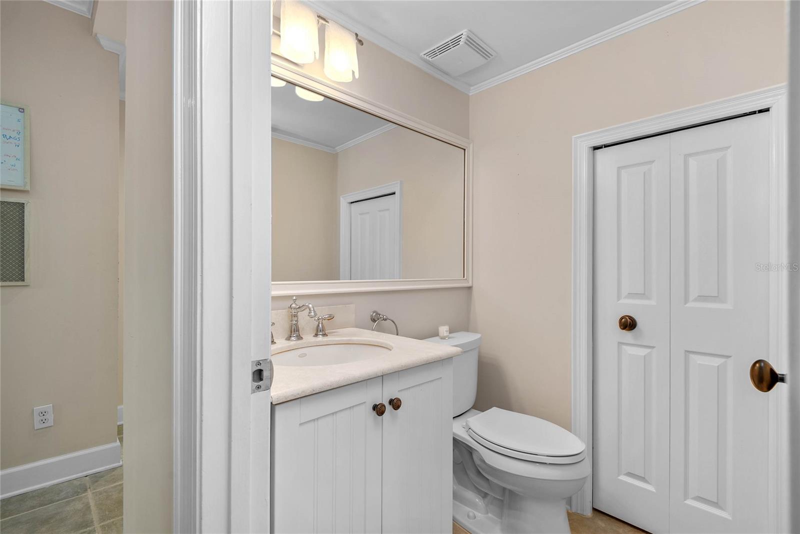 Image 29 of 78 For 1860 Summerland Avenue