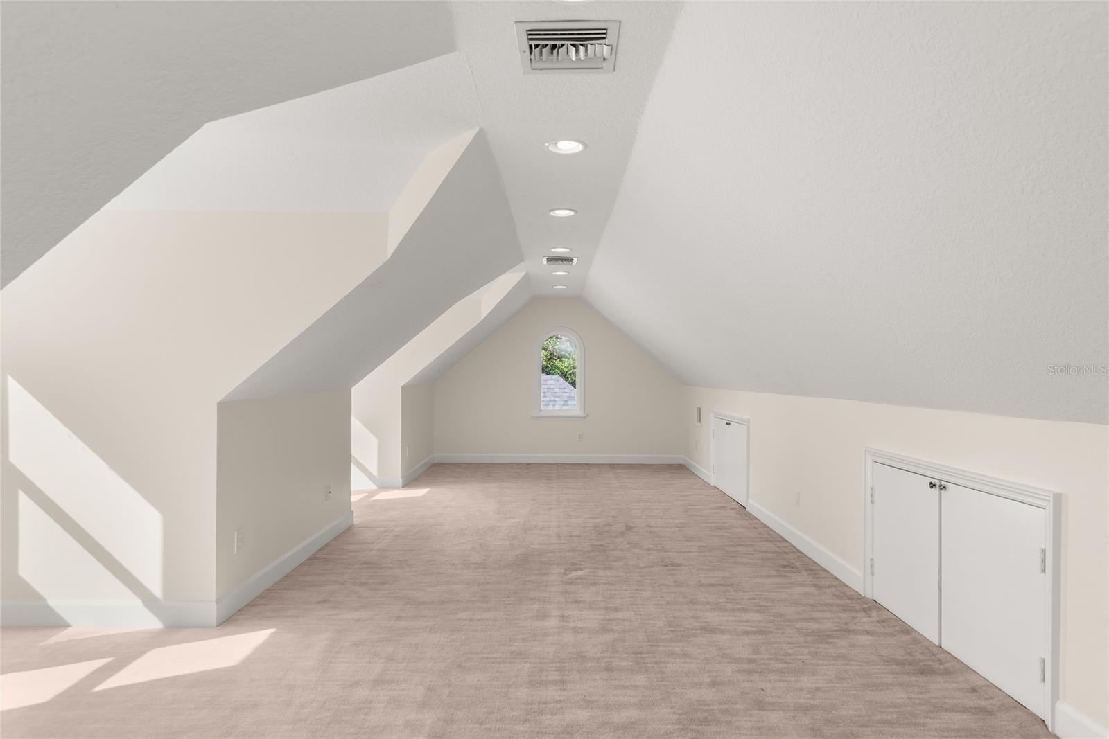 Image 30 of 78 For 1860 Summerland Avenue