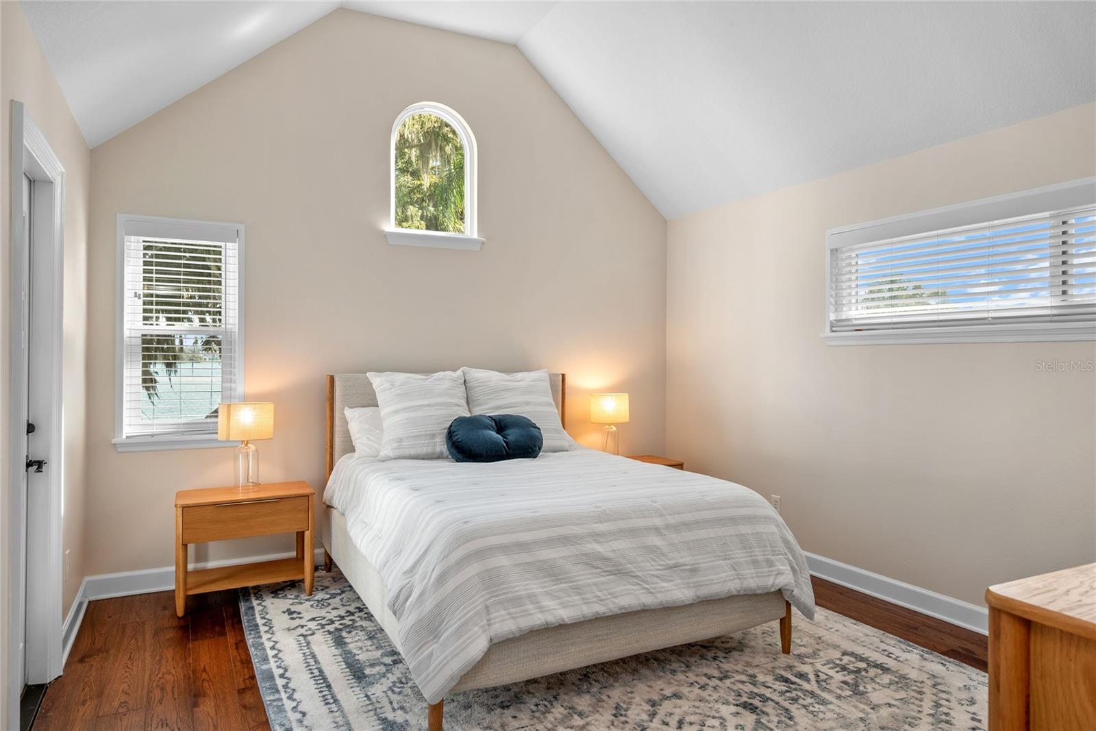 Image 36 of 78 For 1860 Summerland Avenue