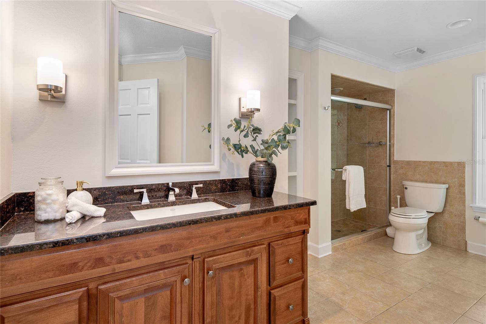 Image 42 of 78 For 1860 Summerland Avenue