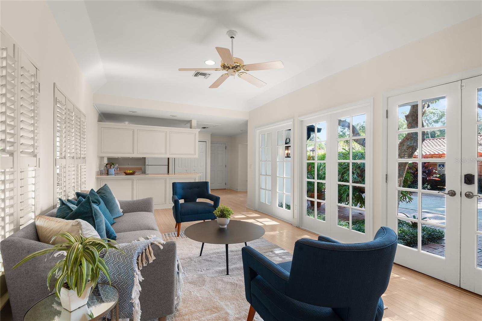 Image 44 of 78 For 1860 Summerland Avenue