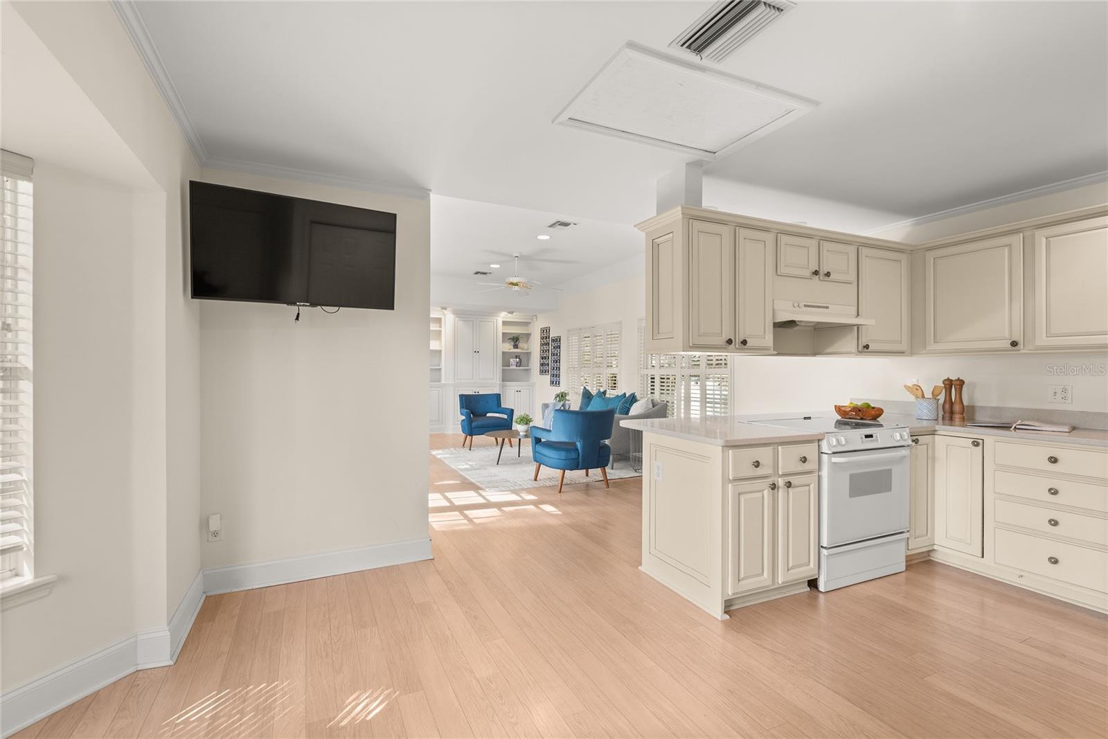 Image 47 of 78 For 1860 Summerland Avenue