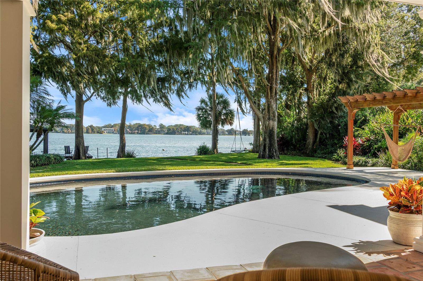 Image 54 of 78 For 1860 Summerland Avenue