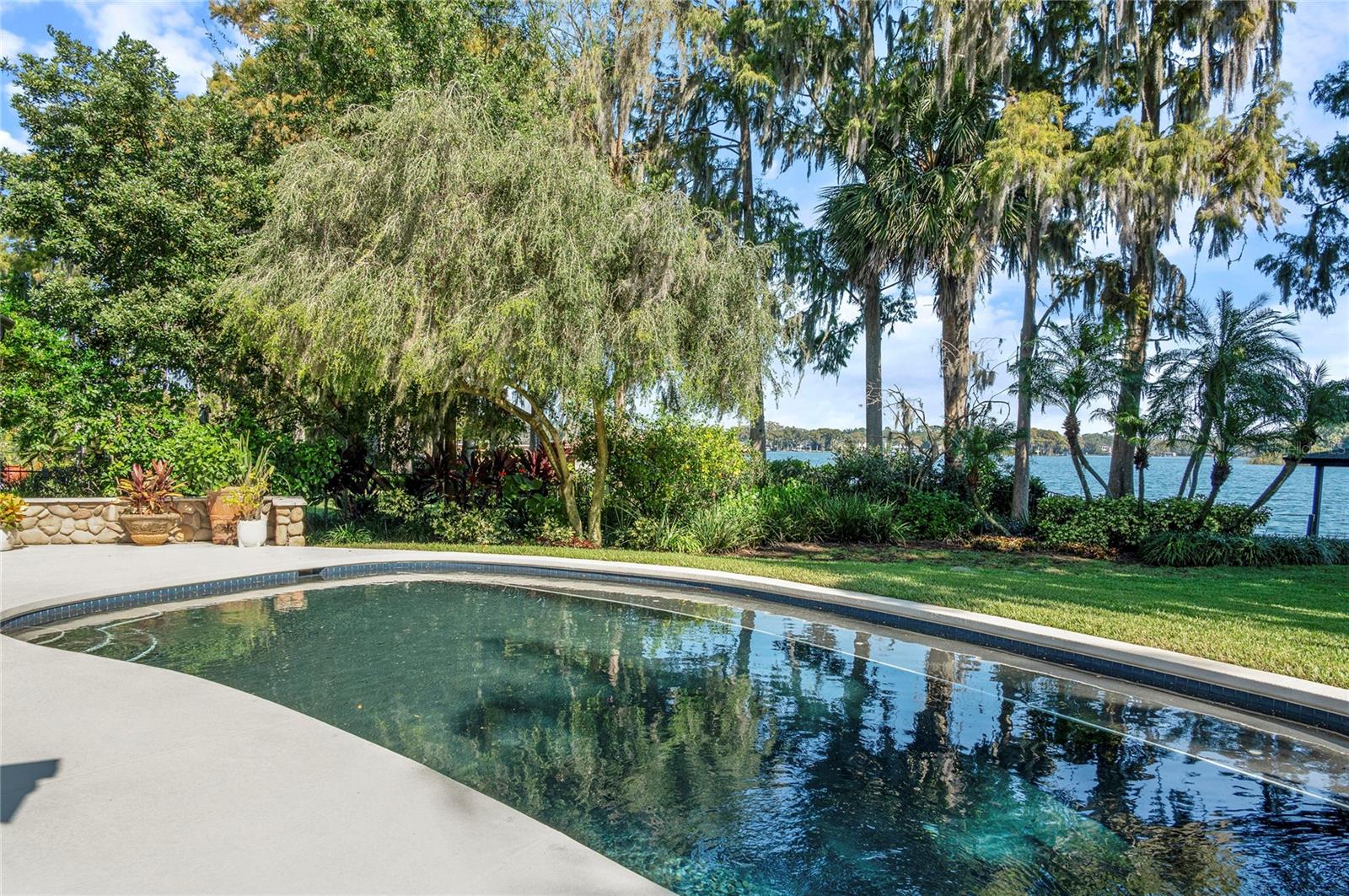 Image 56 of 78 For 1860 Summerland Avenue