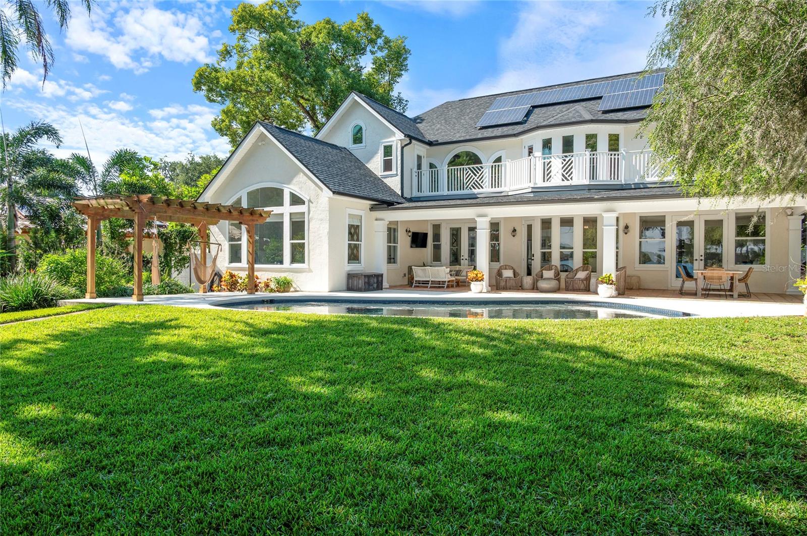 Image 61 of 78 For 1860 Summerland Avenue