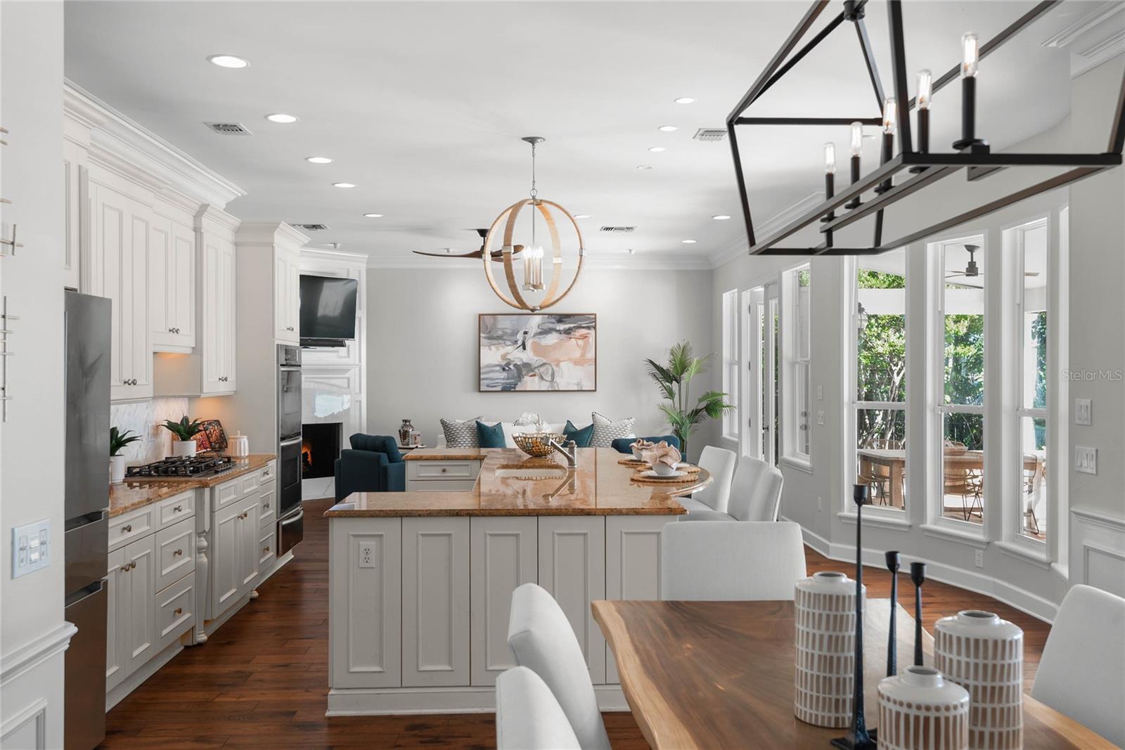 Image 7 of 78 For 1860 Summerland Avenue