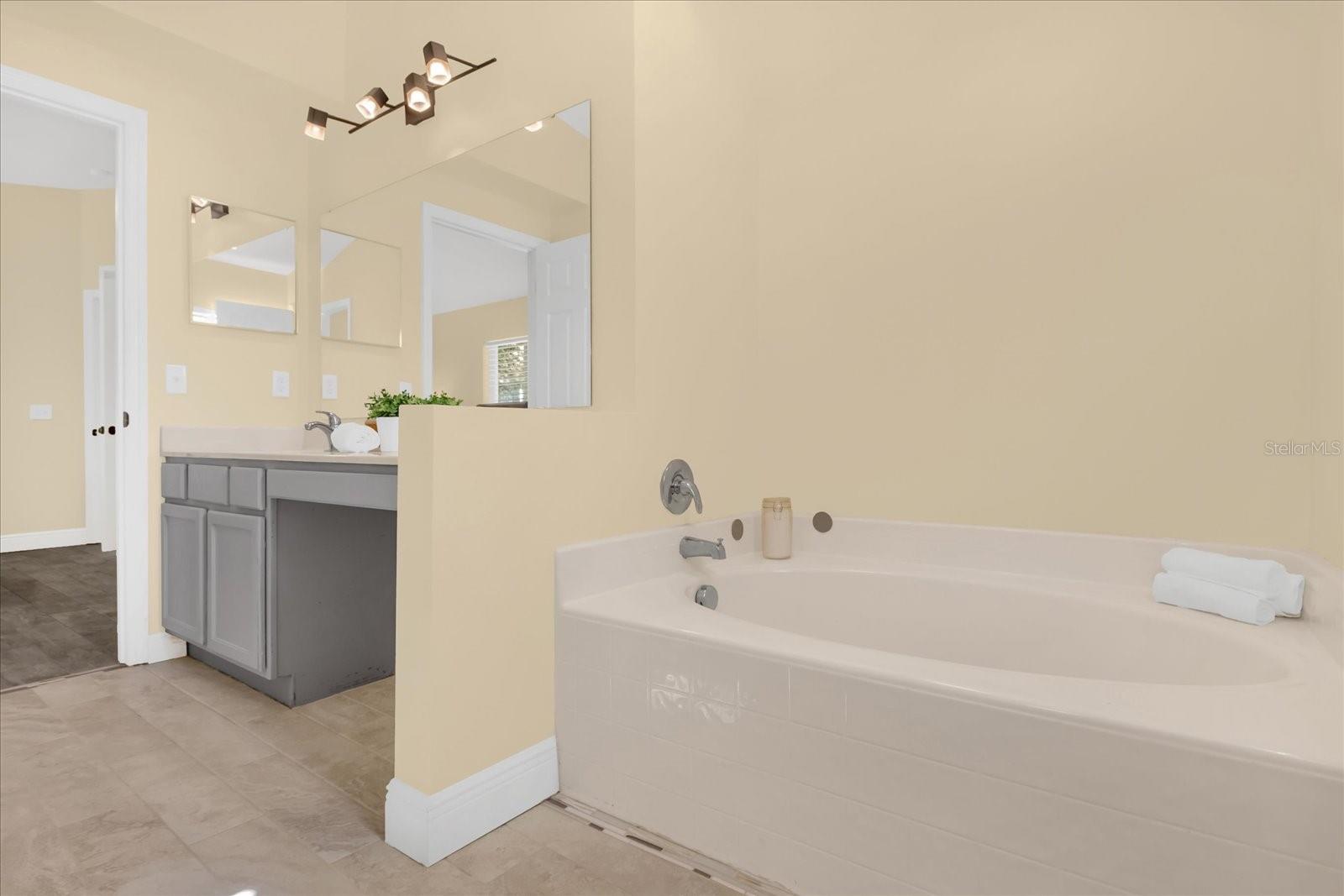 Image 21 of 30 For 1821 Western Hills Lane